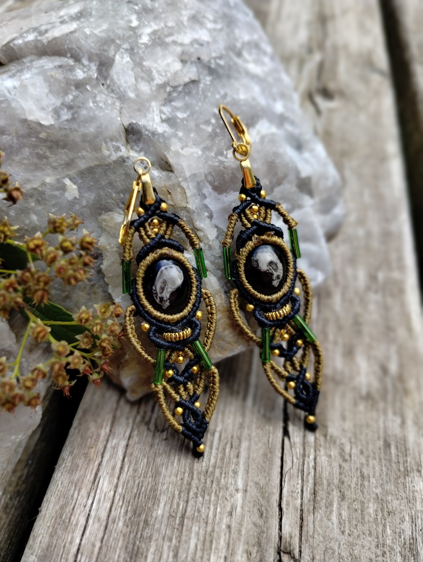 Alien Dangle Earrings (Gold)