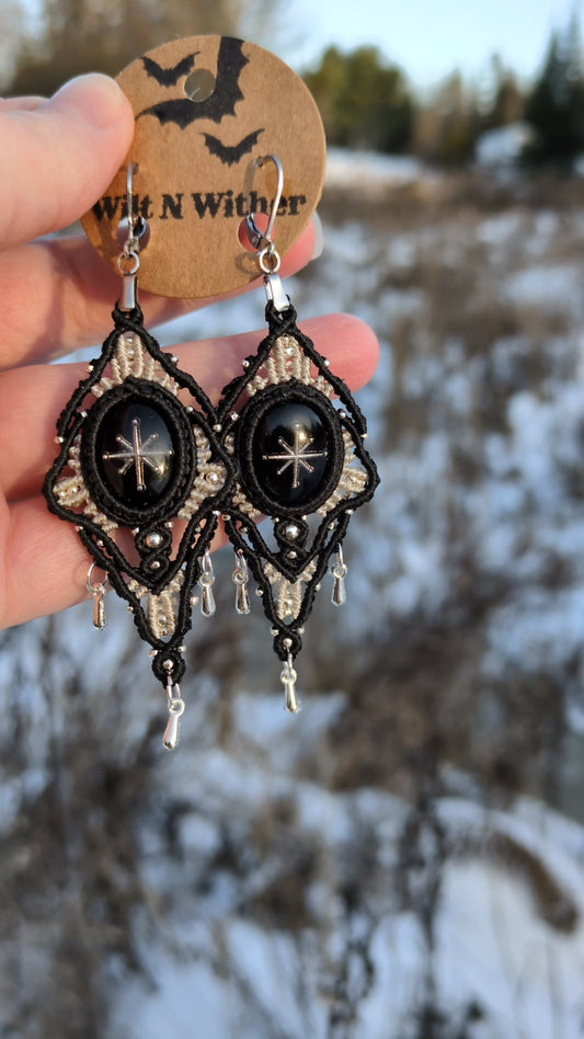 Dark Snow Flake Earrings (white)